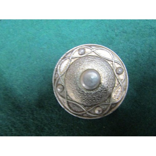 1268 - COLLECTION OF SMALL SILVER INC. ORIENTAL DISH, BROOCH, TWO POT LIDS AND A CIGARETTE CASE