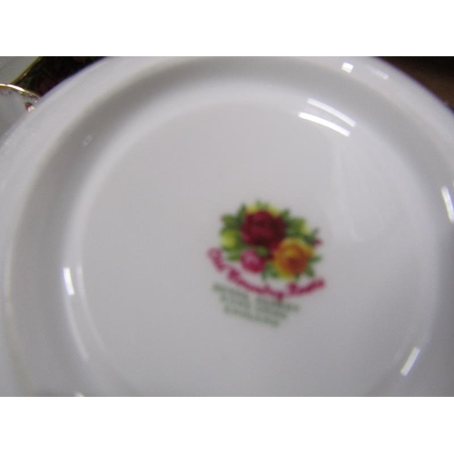 238 - ROYAL ALBERT OLD COUNTRY ROSES