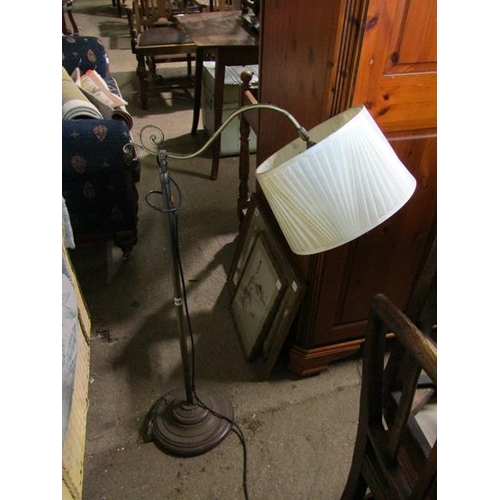 559 - STANDARD LAMP