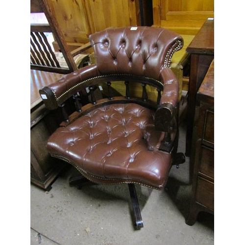 571 - REPRO. BUTTONBACK SWIVEL CHAIR