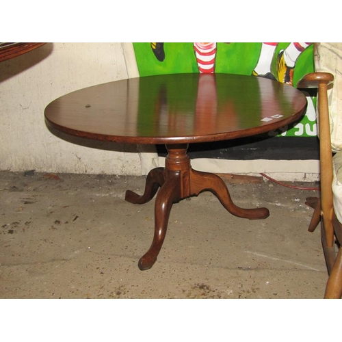 684 - GEORGIAN TRIPOD TABLE