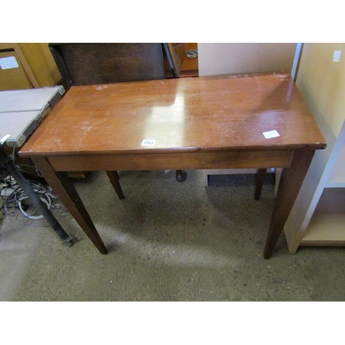 793 - SMALL TABLE