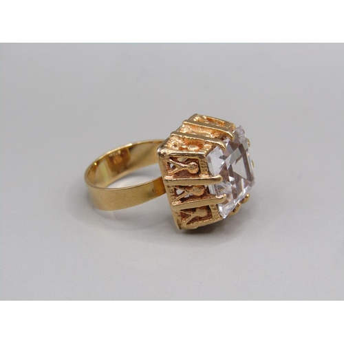 58 - An 18ct gold crystal set ring, size H.