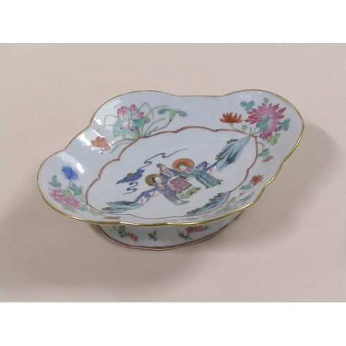 133 - A 19c Chinese famille rose comport of quatrefoil form, the bowl on an oval base and decorated with t... 