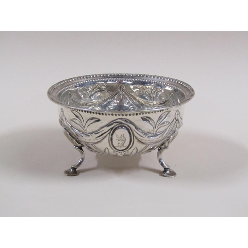 94 - A late Georgian sugar bowl with a parallel beaded upper rim, embossed and chased with garland, bows ... 