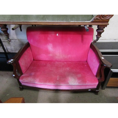 569 - PINK UPHOLSTERED VINTAGE SOFA