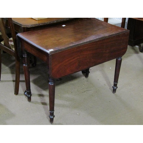 591 - VICTORIAN MAHOGANY PEMBROKE TABLE