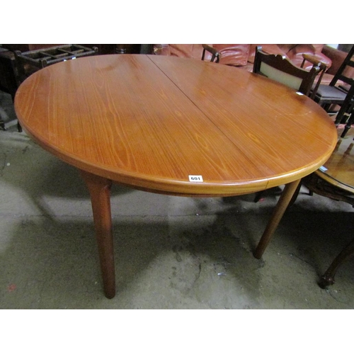 601 - TEAK EXTENDING DINING TABLE - 124cm DIA