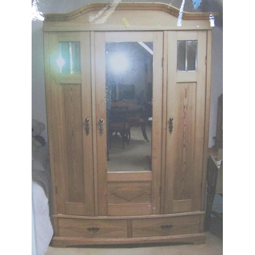 636 - CONTINENTAL PINE WARDROBE