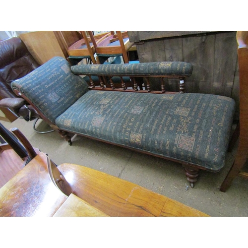 694 - VICTORIAN CHAISE