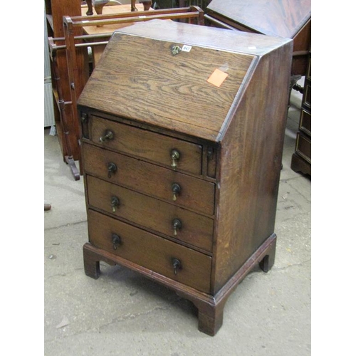 847 - GEORGIAN STYLE OAK BUREAU