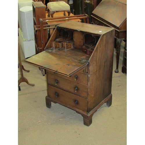 847 - GEORGIAN STYLE OAK BUREAU