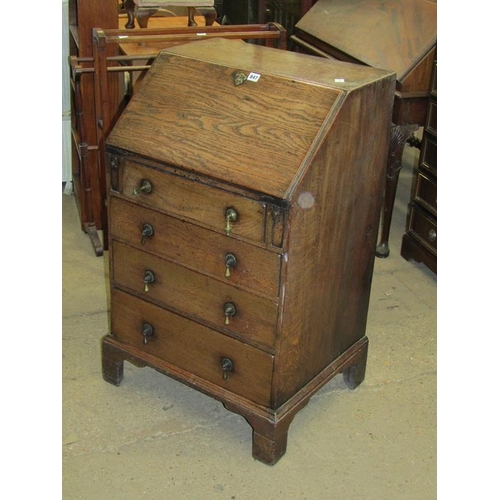 847 - GEORGIAN STYLE OAK BUREAU