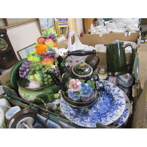 189 - BOX OF MIXED CERAMICS TO INCL MAJOLICA PLATES