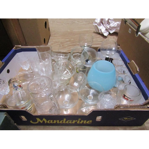 209 - BOX OF MIXED GLASSWARE