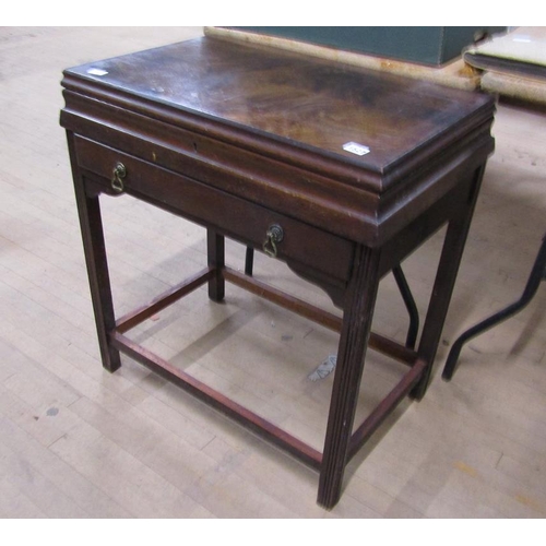 1527 - EARLY 20c WALNUT VENEERED CANTEEN OF CUTLERY