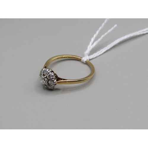 1375 - 18ct GOLD AND PLATINUM SET RING WITH A DIAMOND DAISY SETTING SIZE N