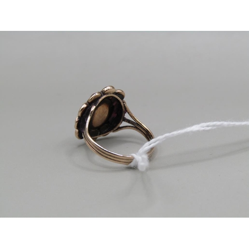 1385 - GOLD GARNET SET RING SIZE M