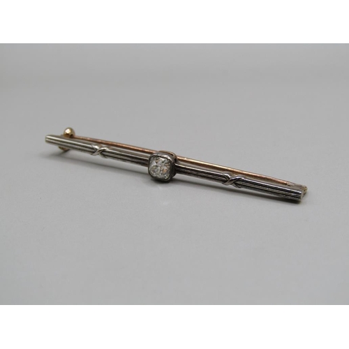 1395 - GOLD DIAMOND SET BAR BROOCH