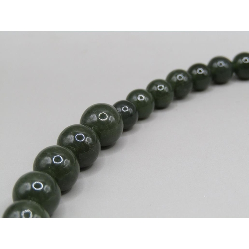 1470 - NEPHRITE JADE NECKLACE NATURAL COLOUR