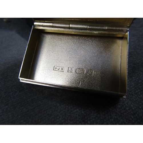 1420 - SILVER ENGINE TURNED SNUFF BOX WITH GILT INTERIOR