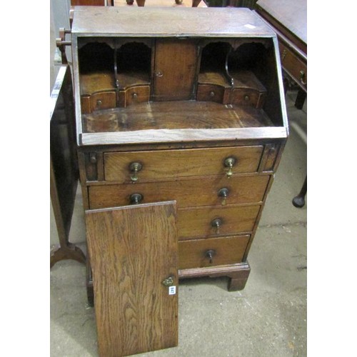 847 - GEORGIAN STYLE OAK BUREAU