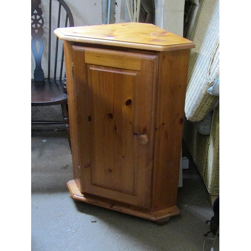 560 - PINE CORNER CUPBOARD