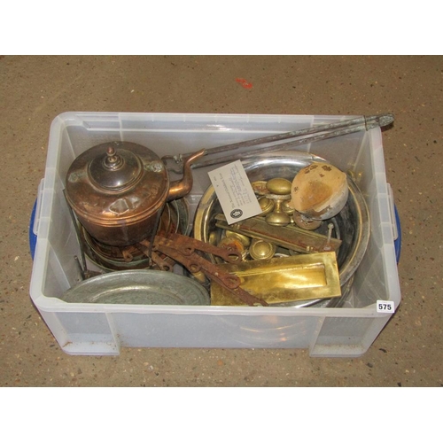 575 - BOX OF MIXED BRASSWARE