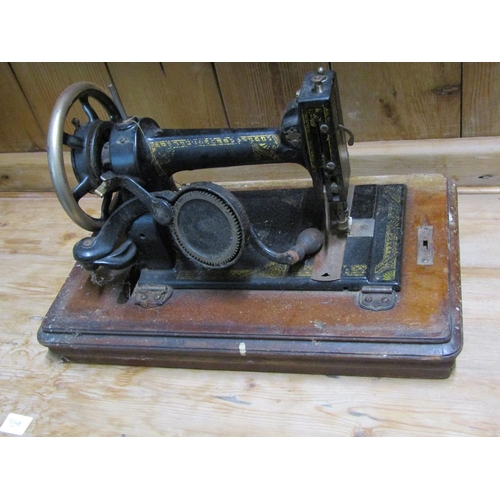 577 - VINTAGE SEWING MACHINE