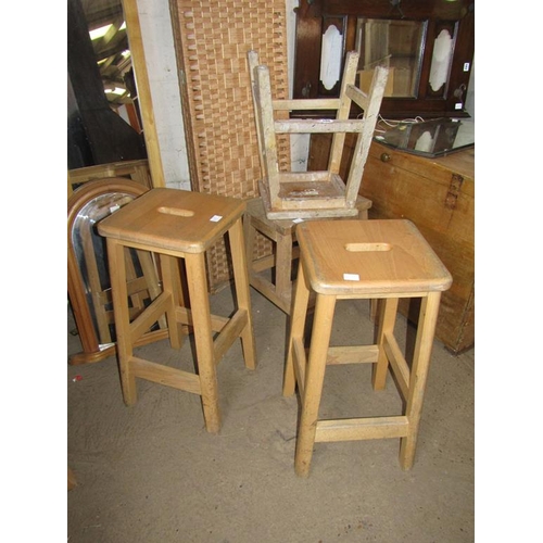 586 - THREE STOOLS & 1 X STEPS