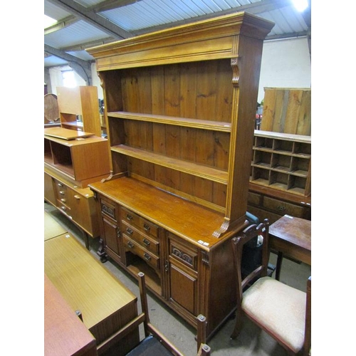 618 - VICTORIAN OAK DRESSER