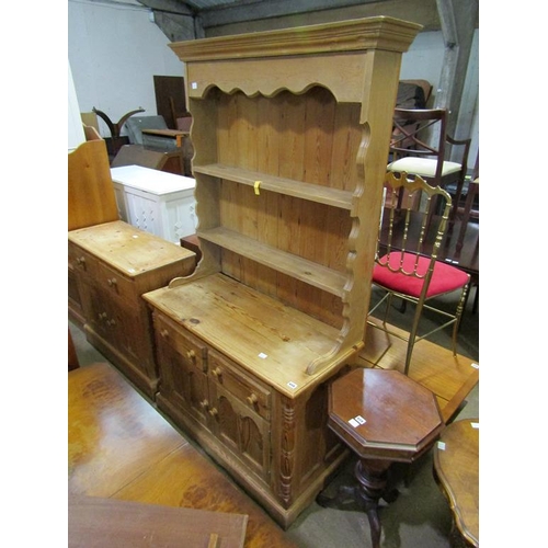 658 - PINE DRESSER