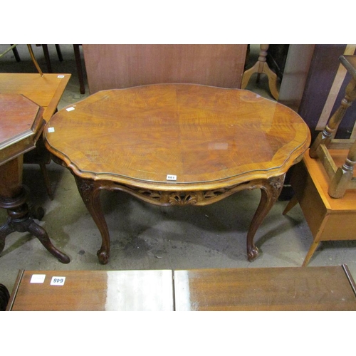 661 - VICTORIAN WALNUT VENEERED CENTRE TABLE