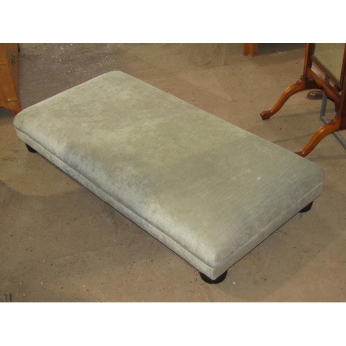 688 - FOOTSTOOL