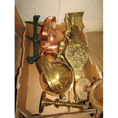 117 - BOX TO INCL COPPER AND BRASSWARE - BELLOWS, KETTLES ETC