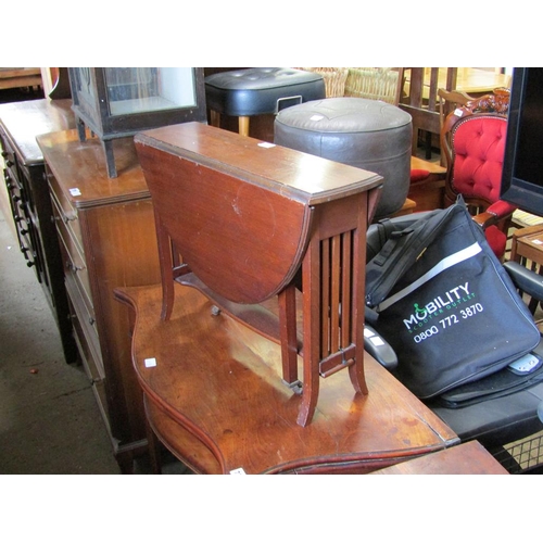 720 - EDWARDIAN MAHOGANY DROPLEAF TABLE