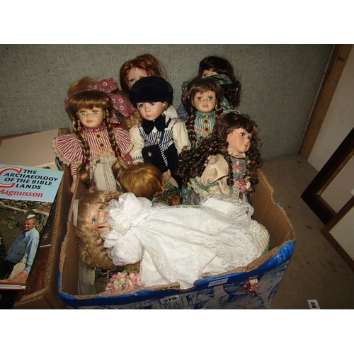 376 - COLLECTORS DOLLS