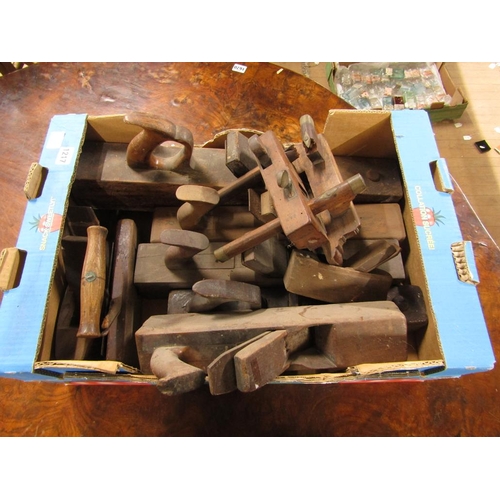 1217 - BOX OF EARLY WOODWORKING PLANES