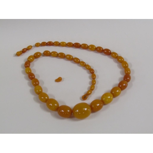 1504 - STRING OF HONEY AMBER BEADS, TOTAL WEIGHT 88g