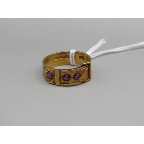 1551 - 18ct GOLD STONE SET BUCKLE RING SIZE P 1/2 - 6g