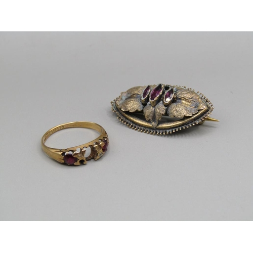 1564 - 18ct GOLD RING TOGETHER WITH A GOLD BROOCH