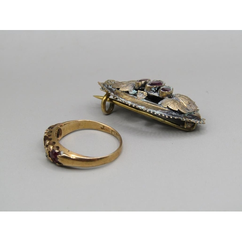 1564 - 18ct GOLD RING TOGETHER WITH A GOLD BROOCH