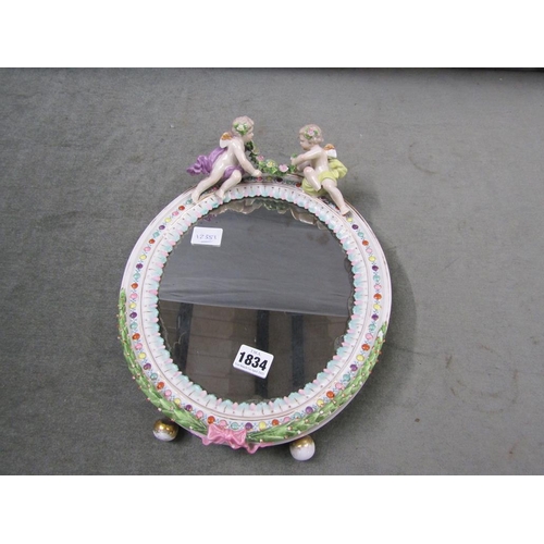 1834 - GERMAN DRESDEN STYLE PORCELAIN MIRROR, DECORATED WITH CHERUBS, 27CM W