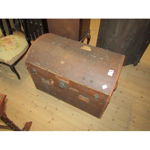 1915 - LATE VICTORIAN CANVAS DOME TOP TRAVEL TRUNK, 80CM W