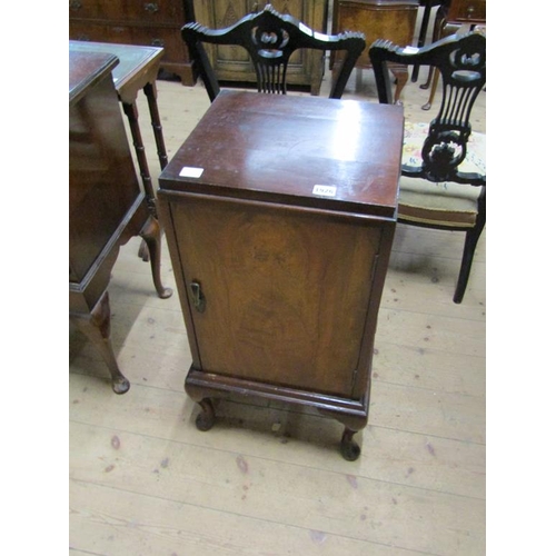 1926 - FIGURE MAHOGANY BEDROOM CUPBOARD