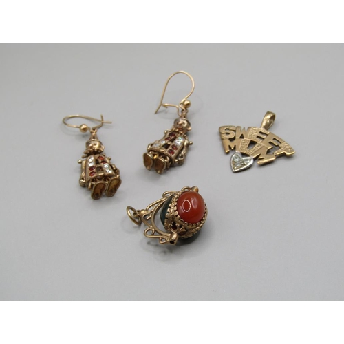 1576 - THREE ITEMS OF 9ct GOLD STONE SET JEWELLERY INC. PAIR OF CAGE EAR DROPS AND A SWEET MUM BROOCH