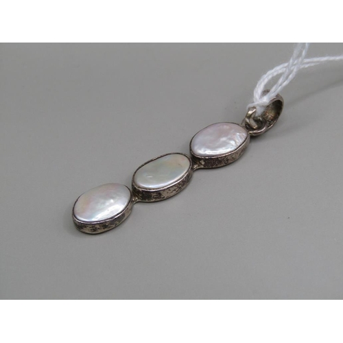 1603 - SILVER MOTHER OF PEARL PENDANT