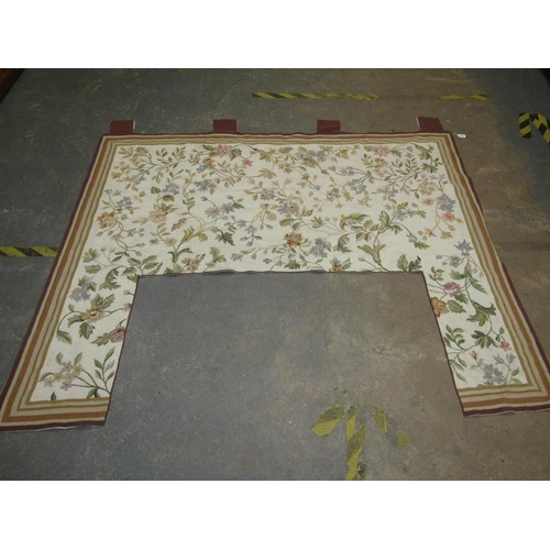 1925 - FLORAL PATTERN WOOLLEN RUG, 190CM X 210CM