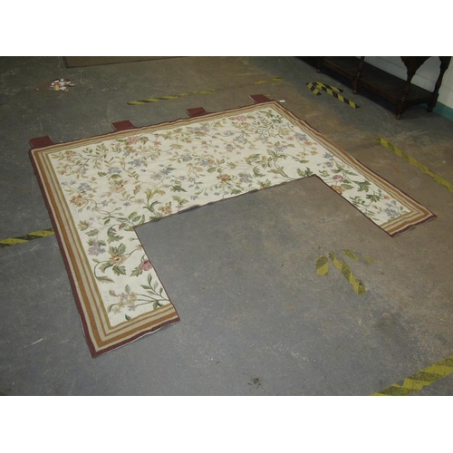 1925 - FLORAL PATTERN WOOLLEN RUG, 190CM X 210CM