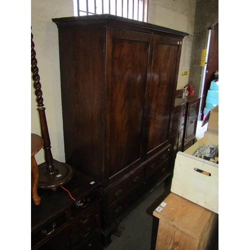 552 - GEORGIAN MAHOGANY LINEN PRESS